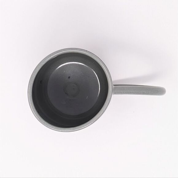 Cieri Fabrication drip mug in sage / black clay body - Picture 5 of 13